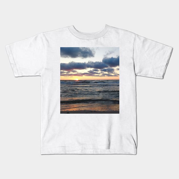 Sunset by the sea Kids T-Shirt by SBdesisketch